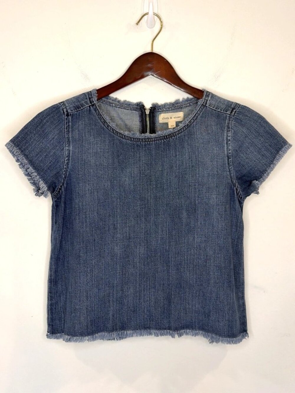 Cloth and Stone Anthropologie Denim Top Sz XS Raw Hem Zipper Back Short Sleeve